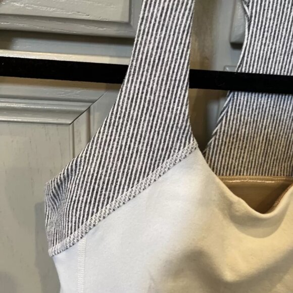 Lululemon Womens Tank Top Size 4 White / Black Activewear - Picture 9 of 9